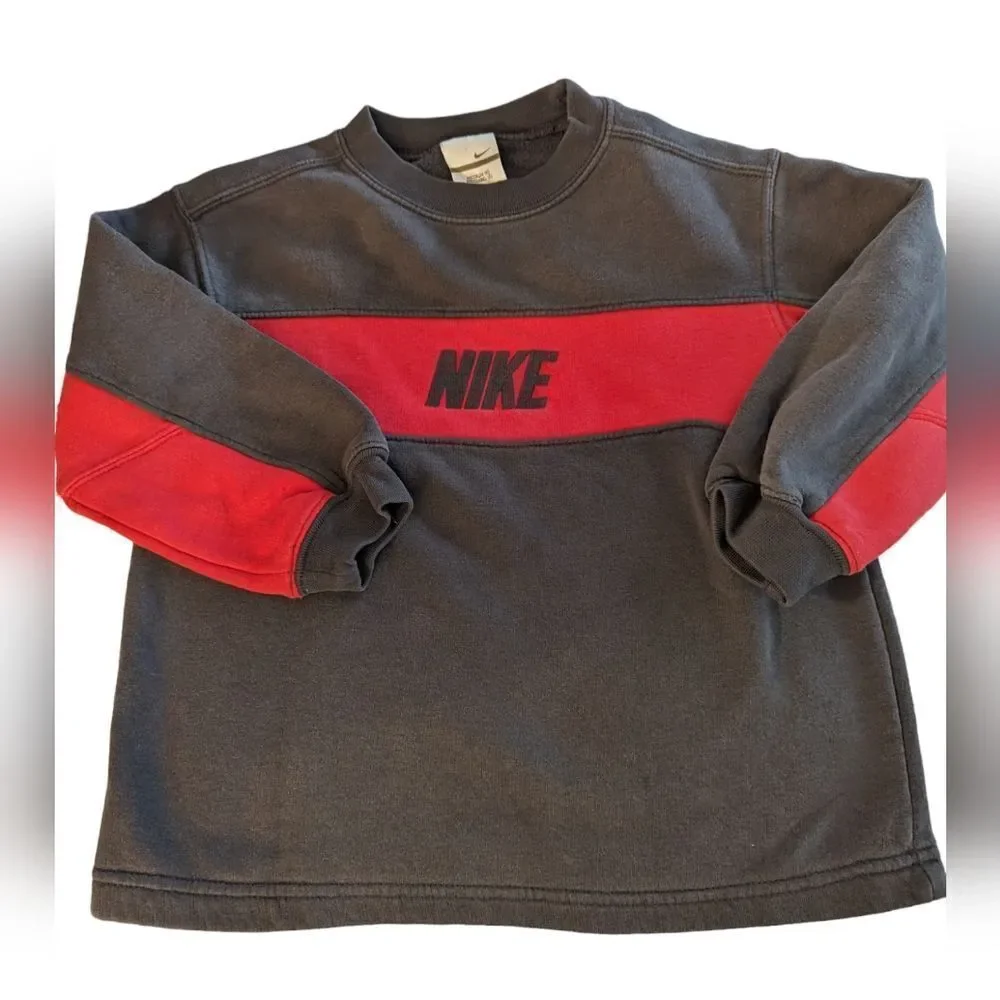 Vintage Y2K boys Nike‎ red and gray embroidered sweatshirt size 6